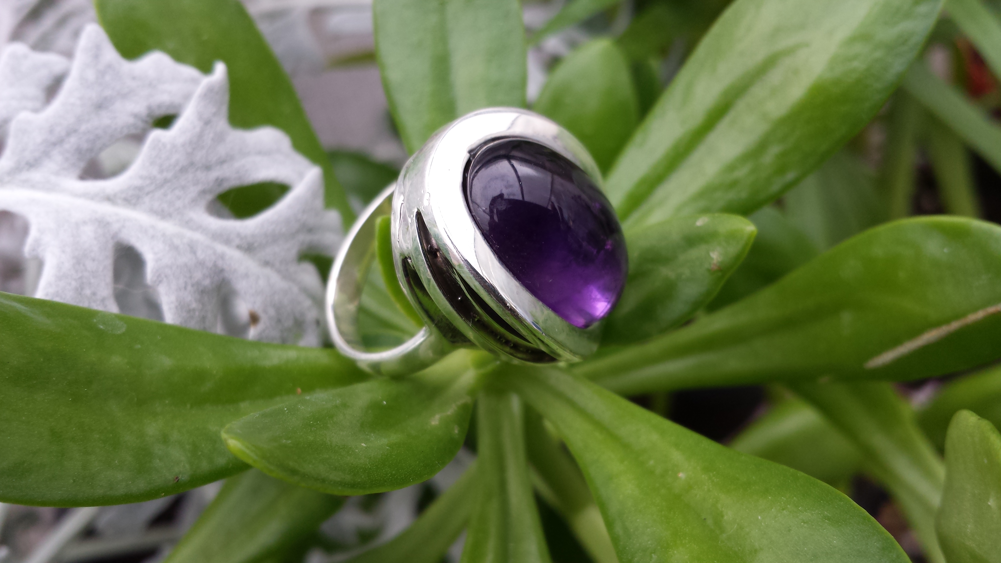 REAL AMETHYST RING WITH SOLID 925 STERLING SILVER 12.G